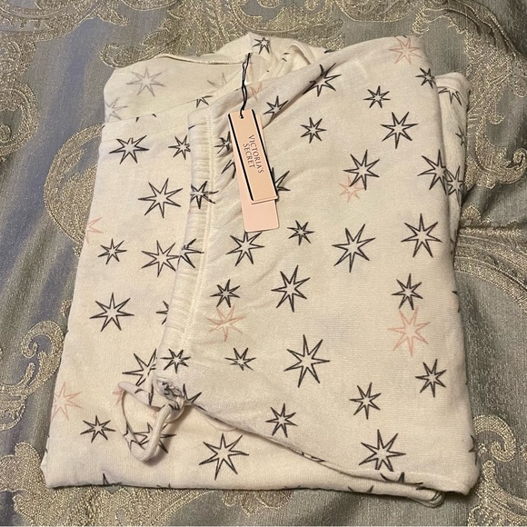 Victoria’s Secret Cozy Knit Sleep Set - Picture 10 of 12